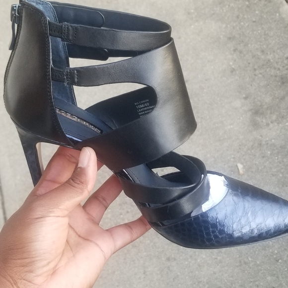 BCBGeneration Canon Blue Midnight/Black Winter Snake Print Heels Size 10M - Picture 6 of 8